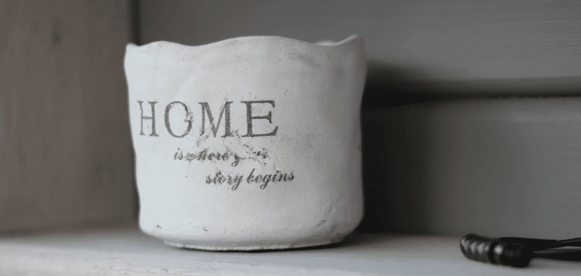 Vase with a quote of home