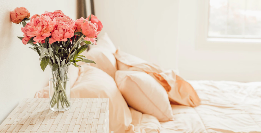 Peach bedsheets and pink flowers