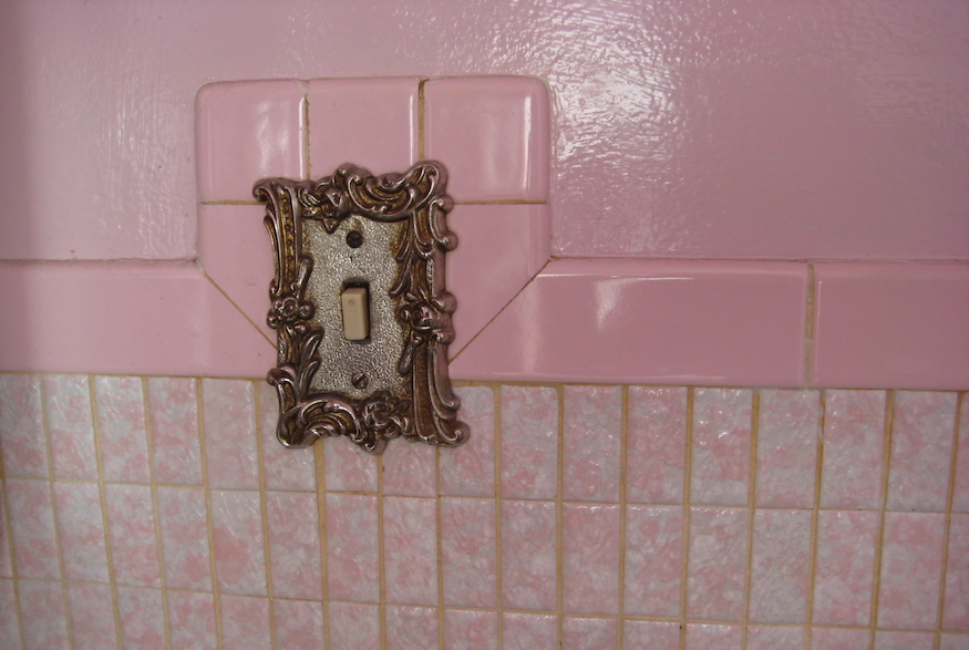 Interior pink bathroom