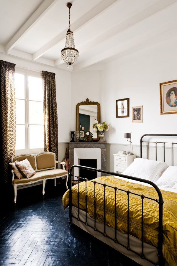 Vintage victorian bedroom decor